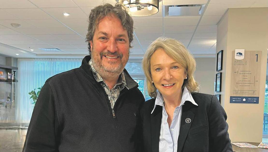 La ministre Sonia Bélanger en visite en Côte-du-Sud Mathieu Rivest, député de Côte-du-Sud et Sonia Bélanger, ministre responsable des Aînés. (Photo de courtoisie)