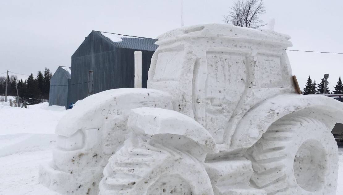 5e édition de Sculte ton buton à Saint-Paul-de-Montminy La 2e position par Nathalie Maheu, nommée Tracteur Case. (Crédit photo: MRC de Montmagny)