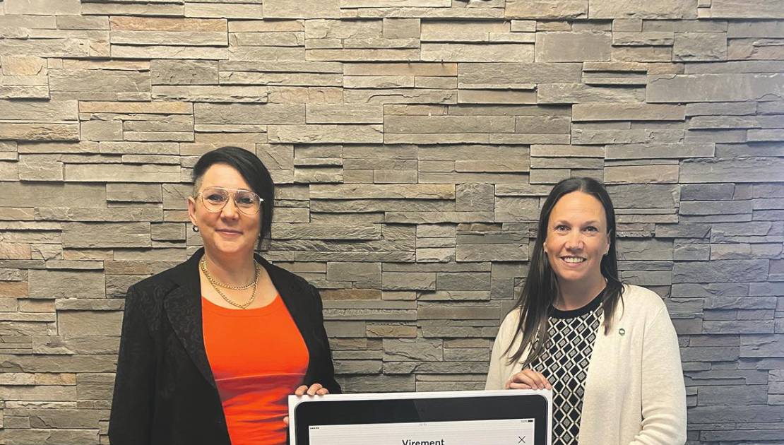 Retour du Banquet des entrepreneurs Desjardins Ginette Saillant, responsable du Centre culturel et Julie Naud, directrice générale de la Caisse Desjardins de la MRC de Montmagny. (Photo de courtoisie)