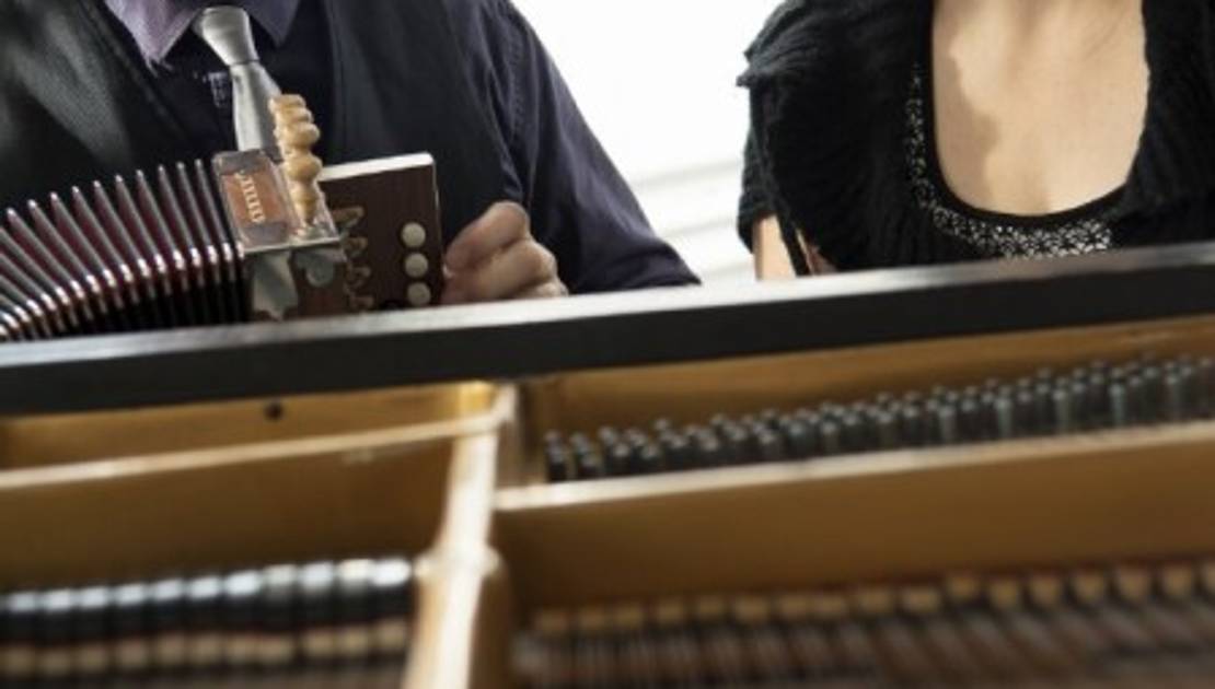 Le Carrefour développe un système d’enseignement de l’accordéon diatonique Sabin Jacques, accordéoniste et enseignant d’accordéon et Rachel Aucoin, pianiste et spécialiste en didactique musicale. (Crédit photo: D. Giguère)