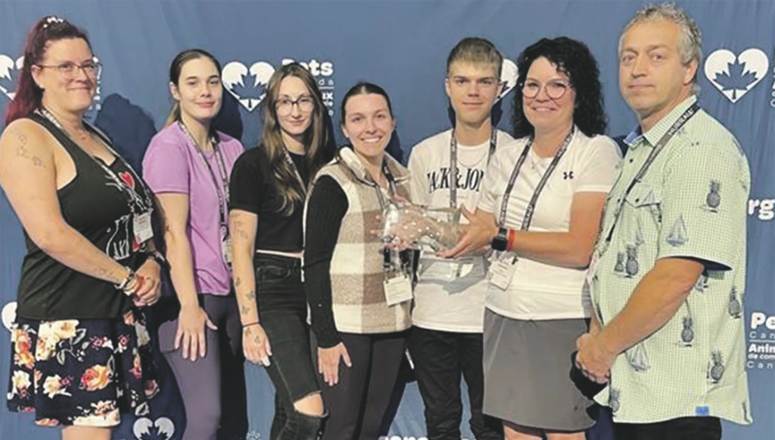 Animalerie Montmagny nommé meilleur fournisseur de services L’équipe d’Animalerie Montmagny. (Photo de courtoisie)