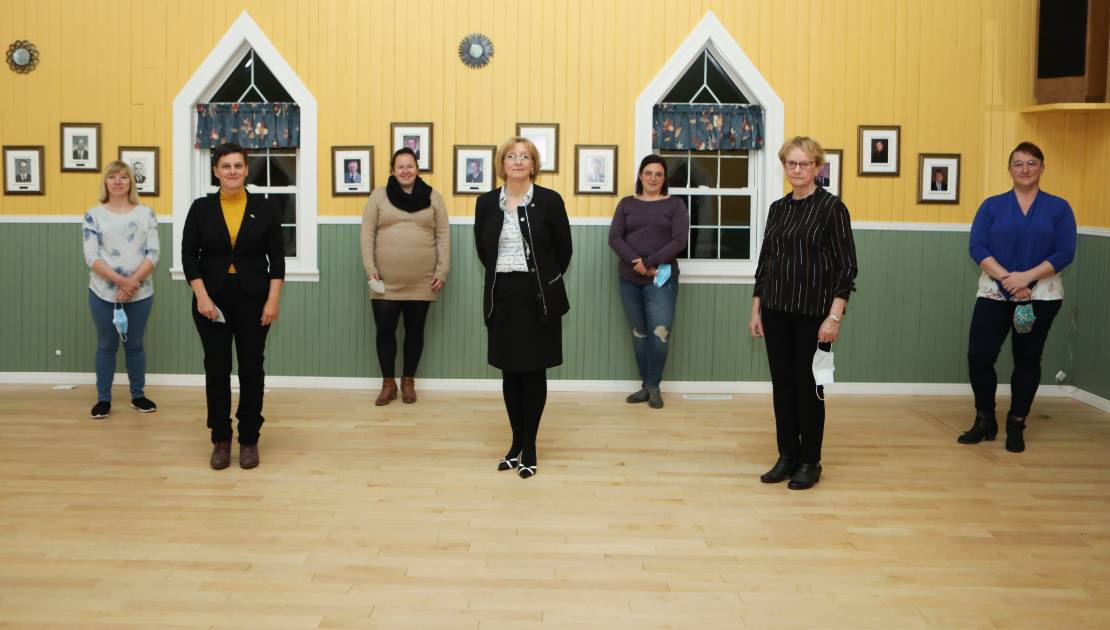 Une Politique familiale pour les familles Damasiennes Les membres du comité, Micheline Pelletier, Cathy Michaud, Rébecca Dubé, Anne Caron, Sophie Robichaud, Murielle Pelletier et Caroline Castonguay. Absentes de la photo: Marie-Pier Lapointe, Josée Lefrançois et Viviane St-Pierre. (Photo de courtoisie)