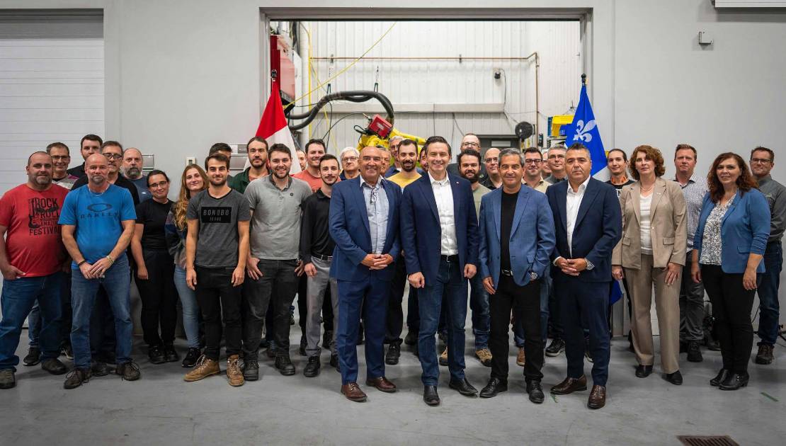 Pierre Poilievre en visite en Côte-du-Sud En visite chez Novika à La Pocatière. (Photo de courtoisie)