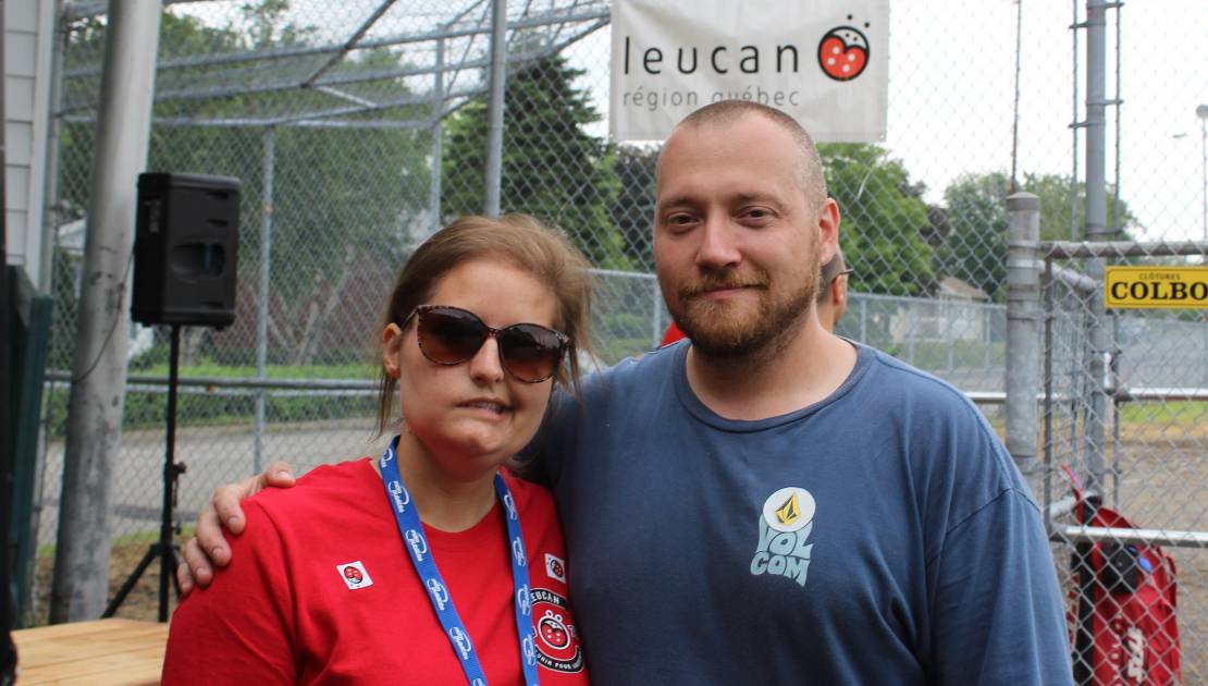 6 300$ pour Leucan grâce au Mini Tournoi Rébecca Ruel Rébecca Ruel, organisatrice, et son complice dans cette organisation, Jonathan Blouin.
