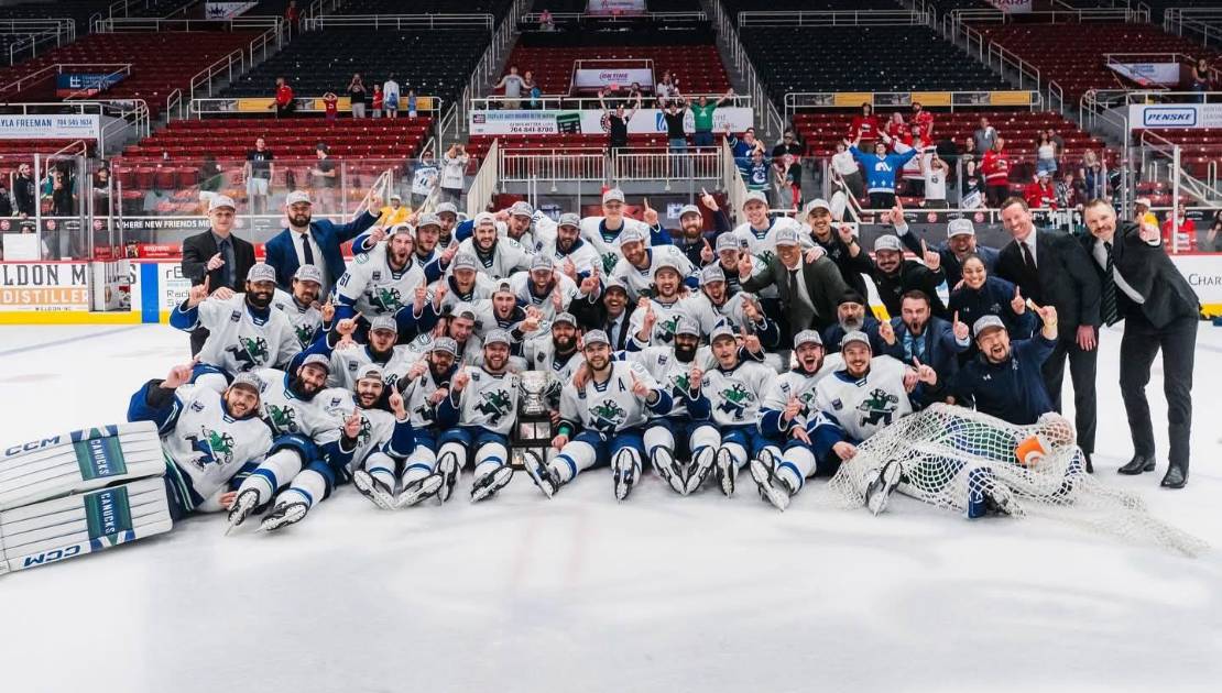 Samuel Blais remporte la Coupe Calder avec les Canucks d’Abbotsford Crédit: Abbotsford Canucks.