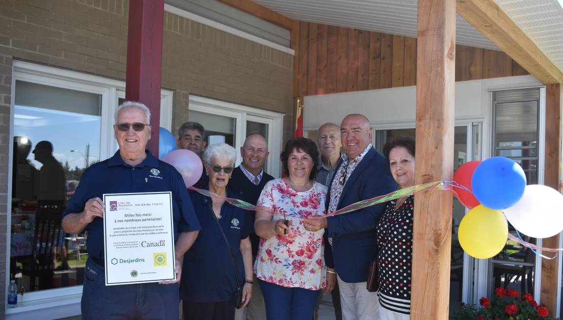 Un nouvel espace extérieur à la Résidence l’Abri des Appalaches Les partenaires qui ont contribué à la réalisation du projet.