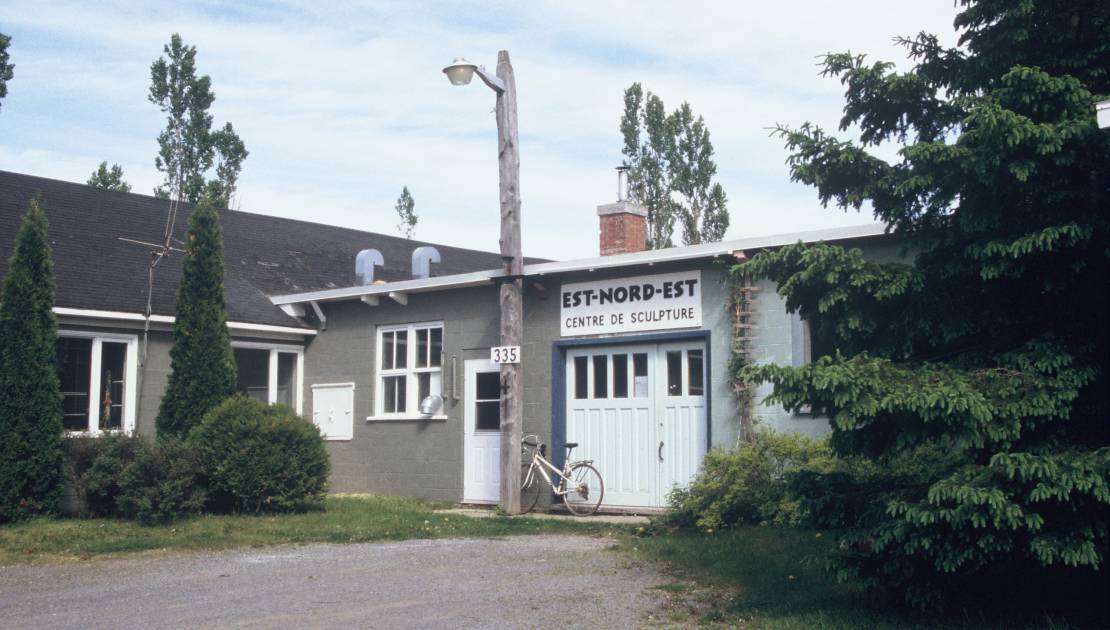 Une campagne de financement pour célébrer les 30 ans d’Est-Nord-Est La façade du Centre en 2002. (Crédit photo: Est-Nord-Est)