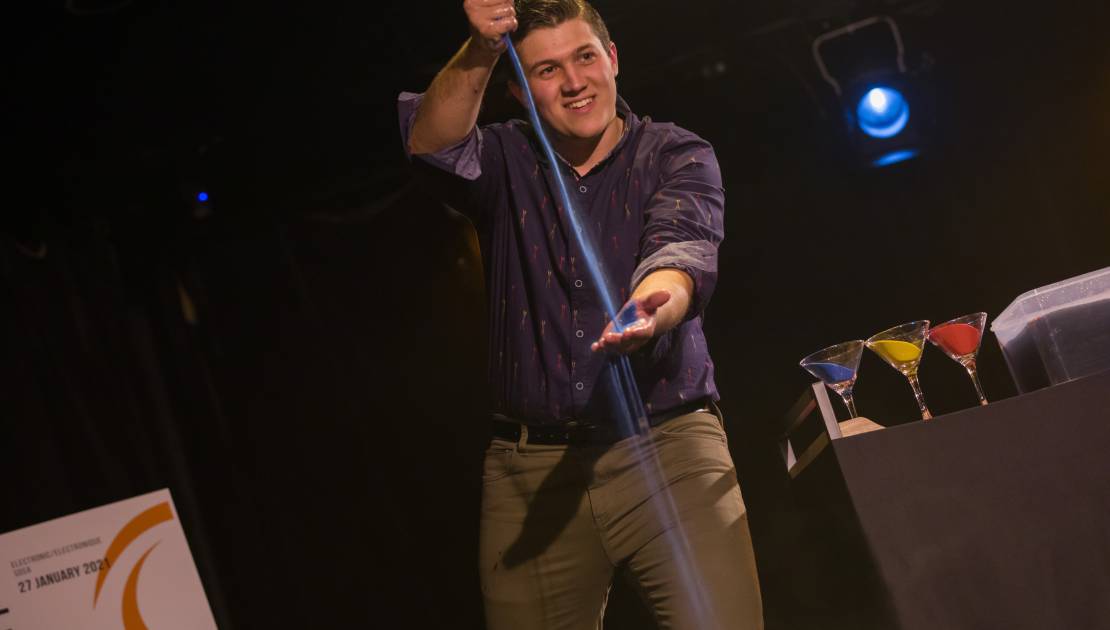 Raphaël Champagne remporte la finale locale de Cégeps en spectacle au CECM Raphaël Champagne