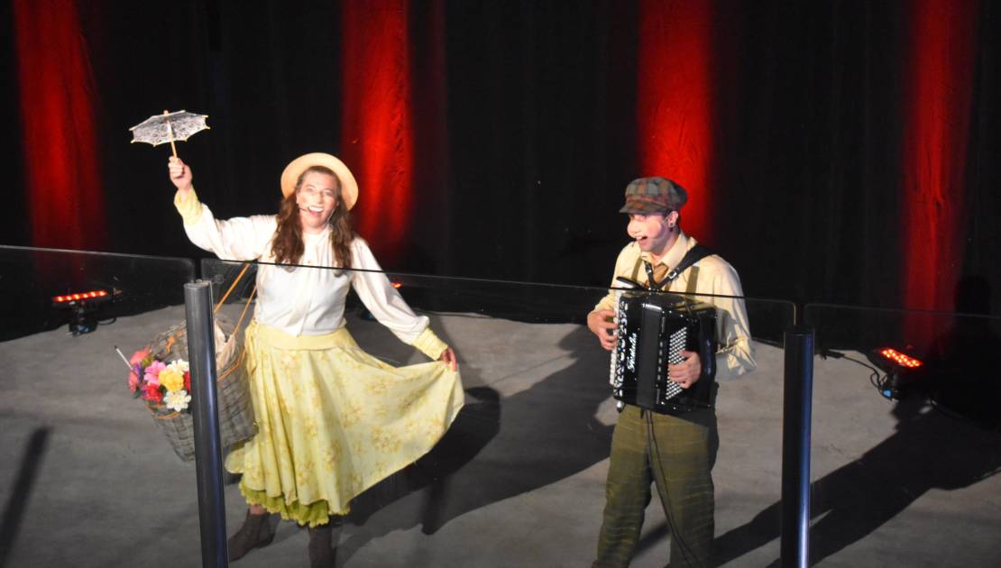 Montmagny a souligné la fête du Canada Le duo de cirque Momo et Mama.
