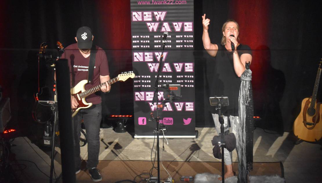 Montmagny a souligné la fête du Canada Le duo musical New Wave.