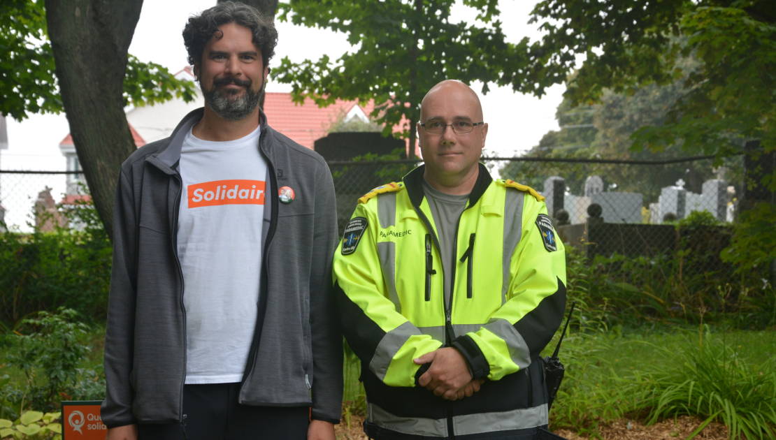 Mettre fin aux horaires de faction, une priorité pour Guillaume Dufour Le candidat de Québec Solidaire, Guillaume Dufour, ainsi que le président local de Saint-Jean-Port-Joli pour la Fraternité des travailleuses et travailleurs du préhospitalier du Québec (FTPQ), Stéphane Lévesque.