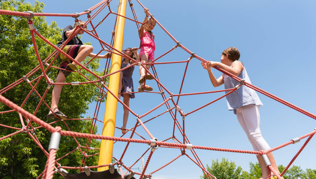L’accès aux modules de jeux est autorisé à Montmagny Un module de jeux au parc Saint-Nicolas.