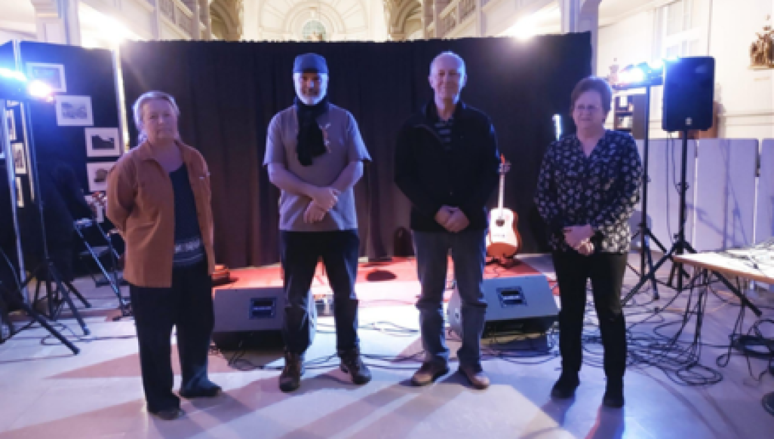 La Médiathèque L’Héritage inaugure son café culturel De gauche à droite : Mme Chantale Castonguay des Arts et culture L'Islet, M. Sébastien Ouellet, président de la Médiathèque, M. Claude Daigle, maire de la municipalité de Sainte-Perpétue et Mme Louise Bourgault, présidente de la Fabrique de Ste-Perpétue. (Photo de courtoisie)