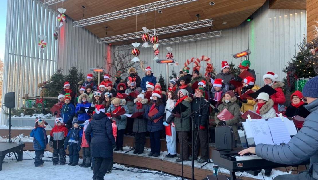 La magie de Noël était au rendez-vous à la place Montel Crédit photo: Ville de Montmagny.