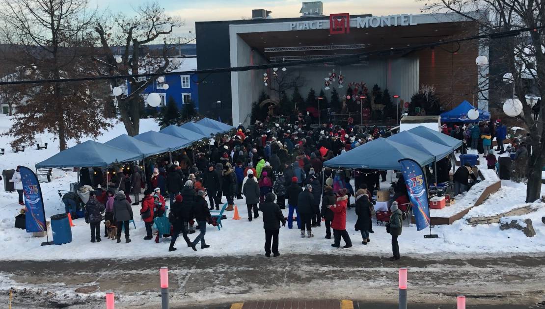 La magie de Noël était au rendez-vous à la place Montel Les lieux étaient plutôt achalandés. (Photo: Ville de Montmagny)