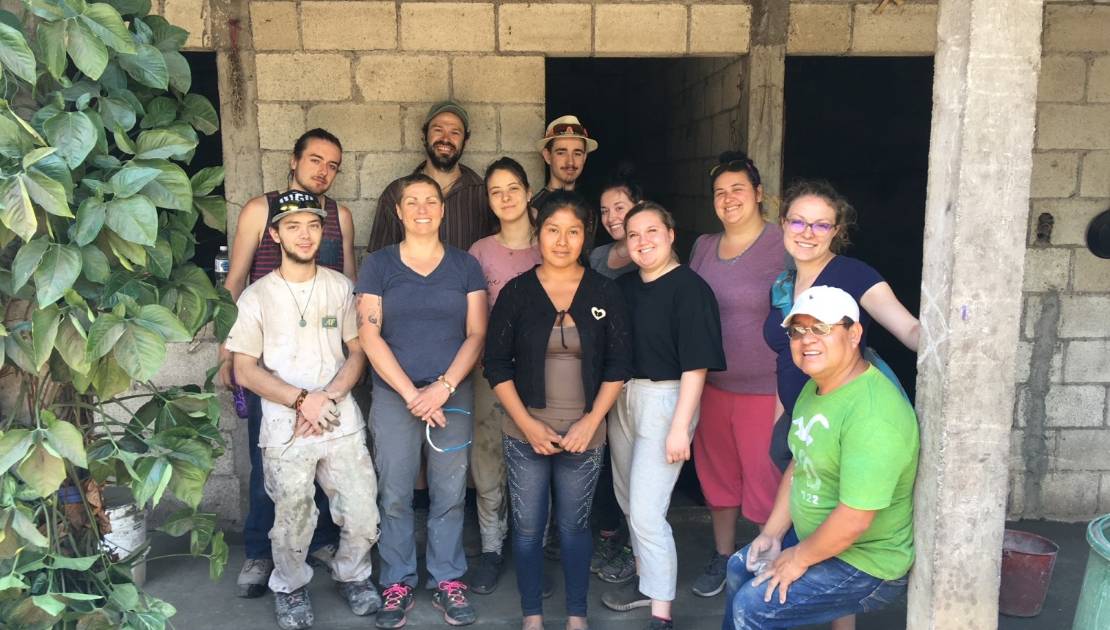 Le CJE région L’Islet offre aux jeunes un séjour en participation citoyenne au Yukon Des jeunes du CJE lors d’une expérience similaire au Guatemala (photo de courtoisie.)