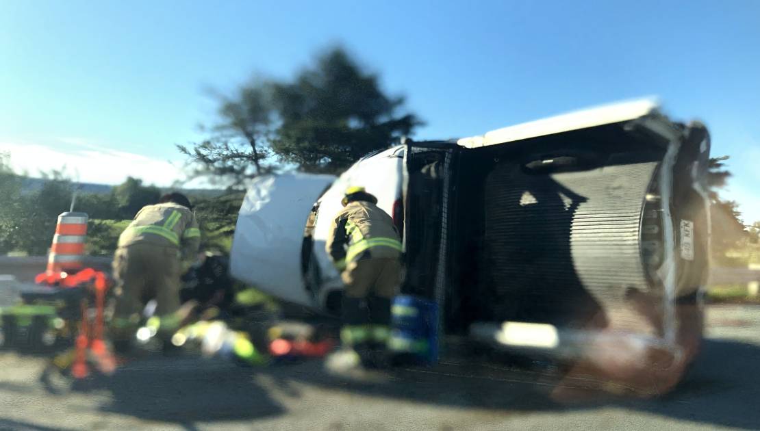 Un père fait des tonneaux sur l'autoroute 20 avec ses deux enfants à bord Photo de l'accident prise par une lectrice du Journal.