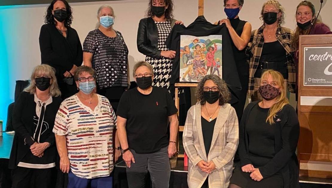 Oeuvre symbolique pour clôturer la Marche mondiale des femmes Des membres du Réseau des groupes de femmes Chaudière-Appalaches. (photo de courtoisie)