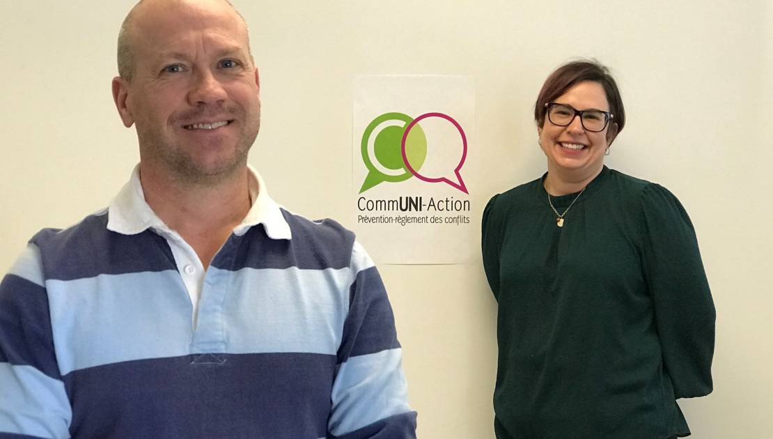 CommUNI-action: un nouveau service de médiation citoyenne Sébastien Bourget, coordonnateur service de prévention et règlement des conflits médiation citoyenne et Majorie Asselin, directrice générale.