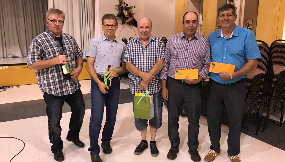 Saint-Pamphile honore ses travailleurs en or! De gauche à droite, MM, Sylvain Pelletier, Francis Vaillancourt, Simon Pelletier, Régis Thériault et Mario Leblanc, maire.