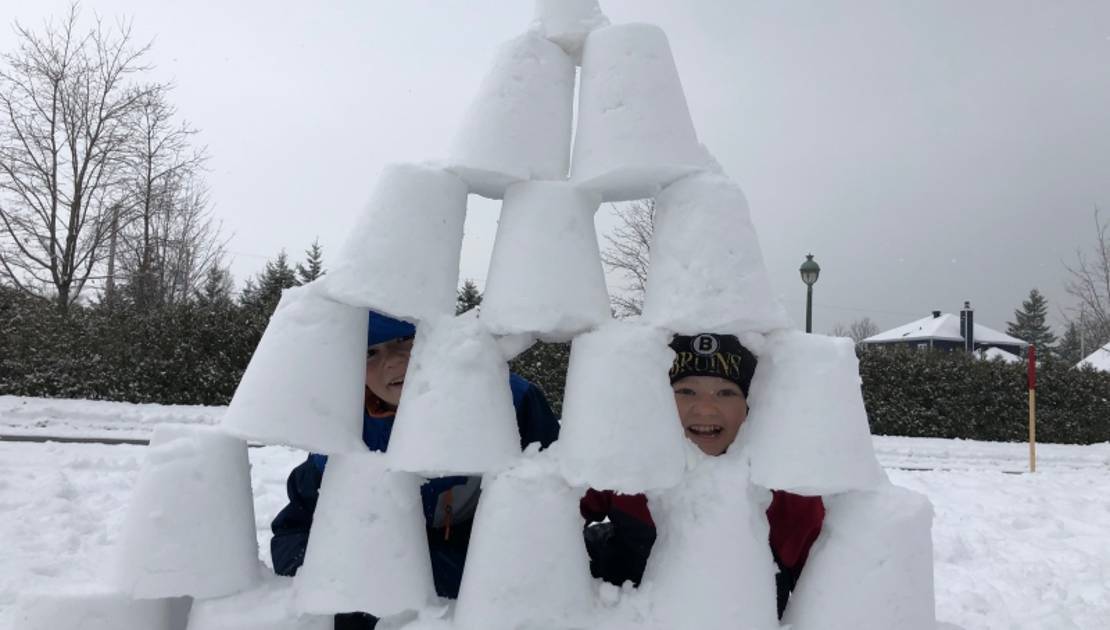Défi Château de Neige en Chaudière-Appalaches La famille Blais de Saint-Vallier. (Crédit photo: Défi CHâteau de Neige)