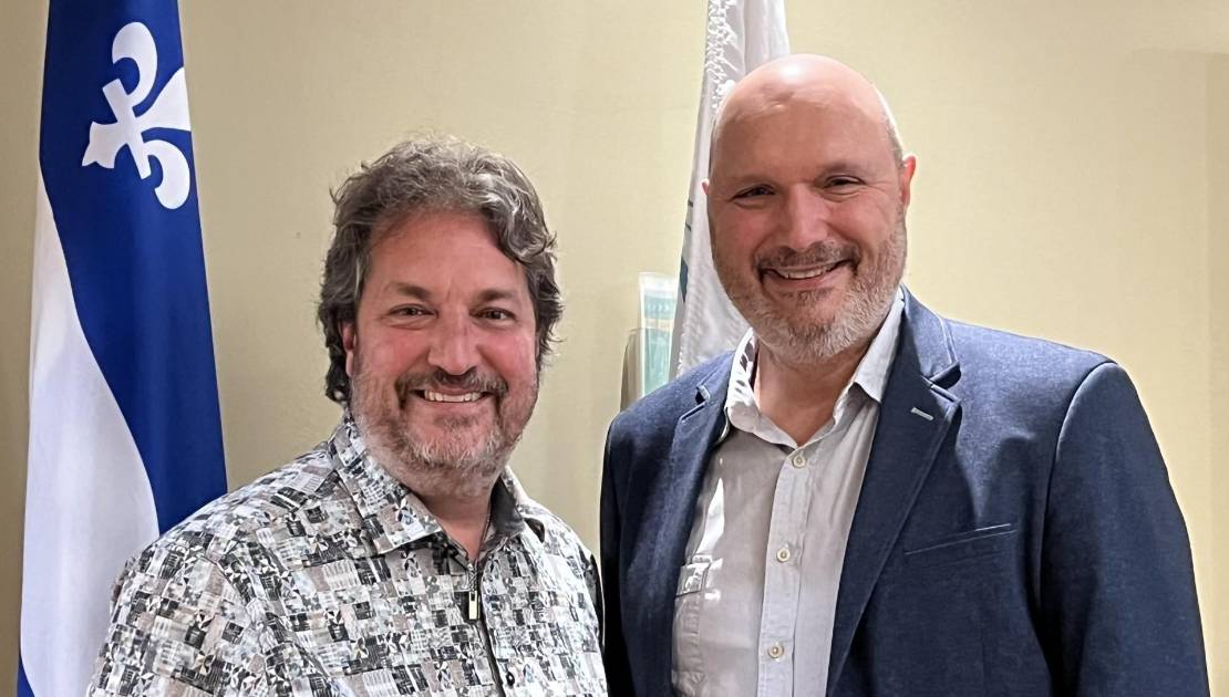 1M$ pour la piscine du Cégep de La Pocatière Mathieu Rivest, député de Côte-du-Sud et Steve Gignac, directeur général du Cégep de La Pocatière. (Photo de courtoisie)