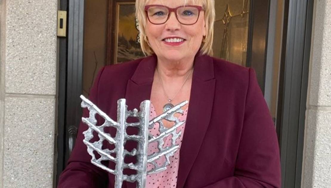 NousTV remporte le prix Engagement dans la communauté Johanne Hinse, directrice générale Québec et vice-présidente Programmation et Relations avec les communautés. (Crédit photo: Cogeco Connexion)