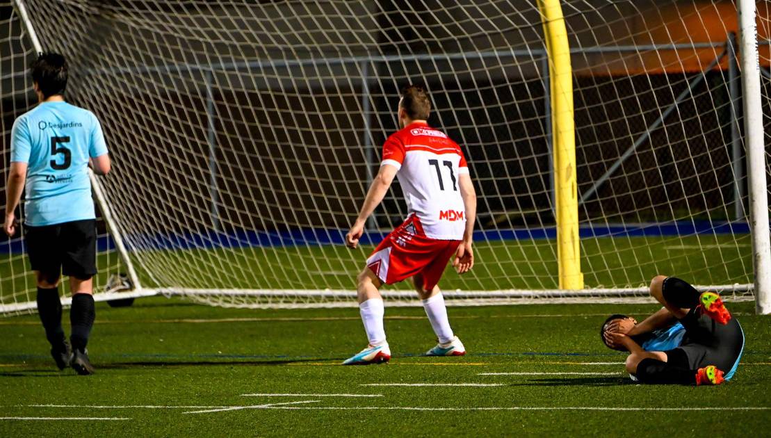 Le Montel remporte son match le plus important de la saison régulière Michael Robichaud a inscrit un filet. Crédit photo : Yannick David.