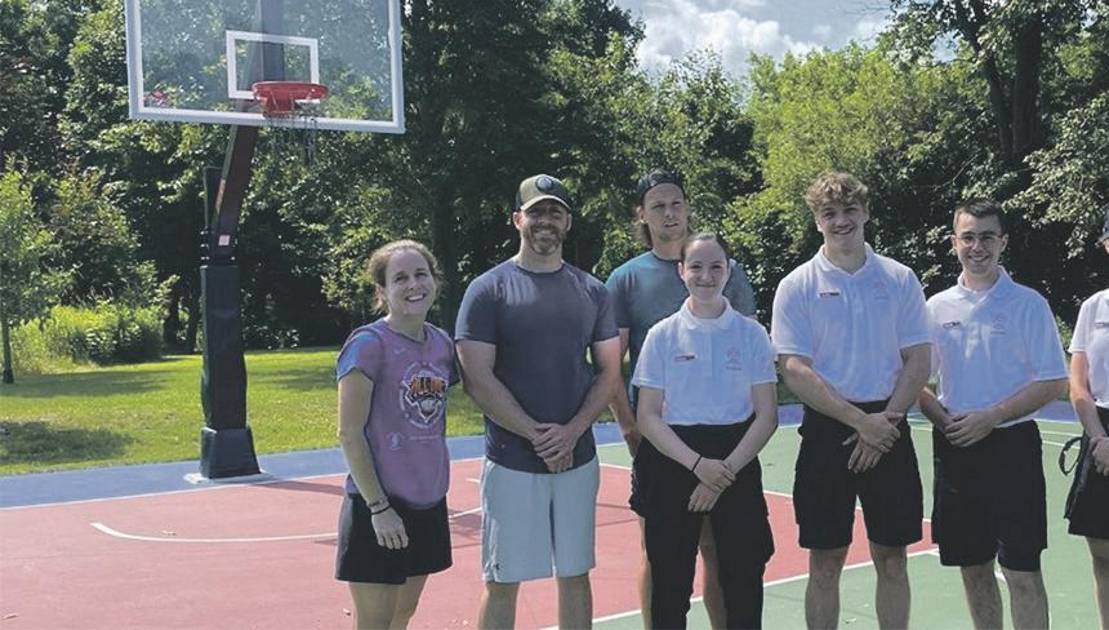 Un match de volley opposant les jeunes aux policiers Photo de la dernière édition. (Photo de courtoisie)
