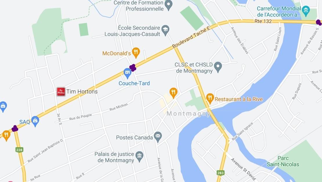 Trois nouvelles caméras de circulation intelligentes à Montmagny Les points mauves représentent l'emplacement des nouveaux appareils. (Capture d'écran de Google Maps)