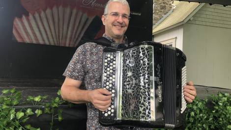Pascal Lamige est un accordéoniste natif de Bordeaux en France.