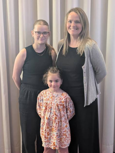 Trois patineuses de Saint-Jean-Port-Joli récompensées Alice Martel, Julie St-Pierre et Laurye-Ane Chouinard. (Photo de courtoisie)