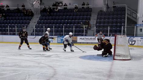 Antoine L’Italien inscrit un triplé, l’Everest retrouve le chemin de la victoire Crédit photo : Andrea Asselin.