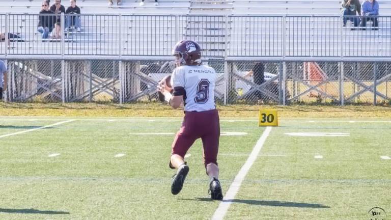 Football scolaire : les Grizzlys Benjamins toujours invaincus Le quart-arrière des Grizzlys Benjamins. Crédit photo : Jean Scherrer.