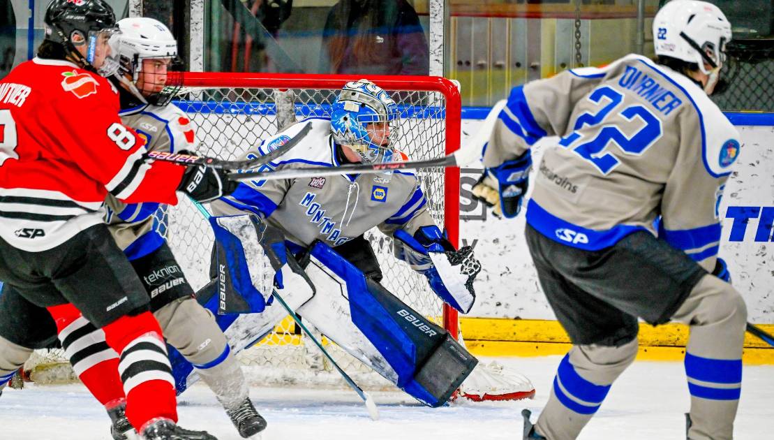 Alexandre Lauzier s’est mérité la deuxième étoile de la partie contre le Collège Français de Longueuil. Crédit photo : Yannick David.