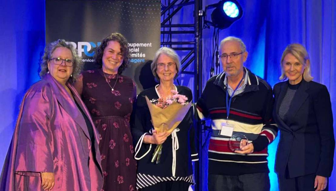 Carole Tavernier, présidente du Regroupement provincial des Comités des usagers, Gabrielle Brisebois, coordonnatrice du Comité des usagers Montmagny-L’Islet, Lise M. Vachon, présidente du comité, Michel Coulombe, membre du comité et Geneviève Biron, présidente et cheffe de la direction de Santé Québec. (Photo de courtoisie)