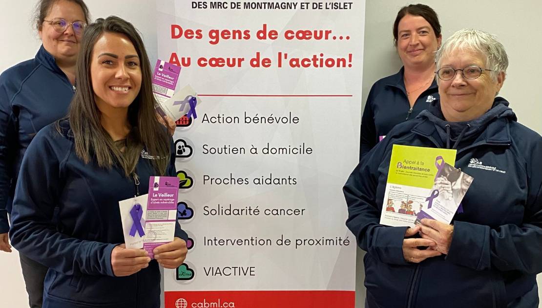 De gauche à droite, Mélanie Boutin, conseillère VIACTIVE, Vanessa Pouliot, pro-aidante et répartitrice, Anne-Marie Carlos-Bélanger, intervenante, ainsi que Claire Desjardins, intervenante. (Crédit photo: CABML)