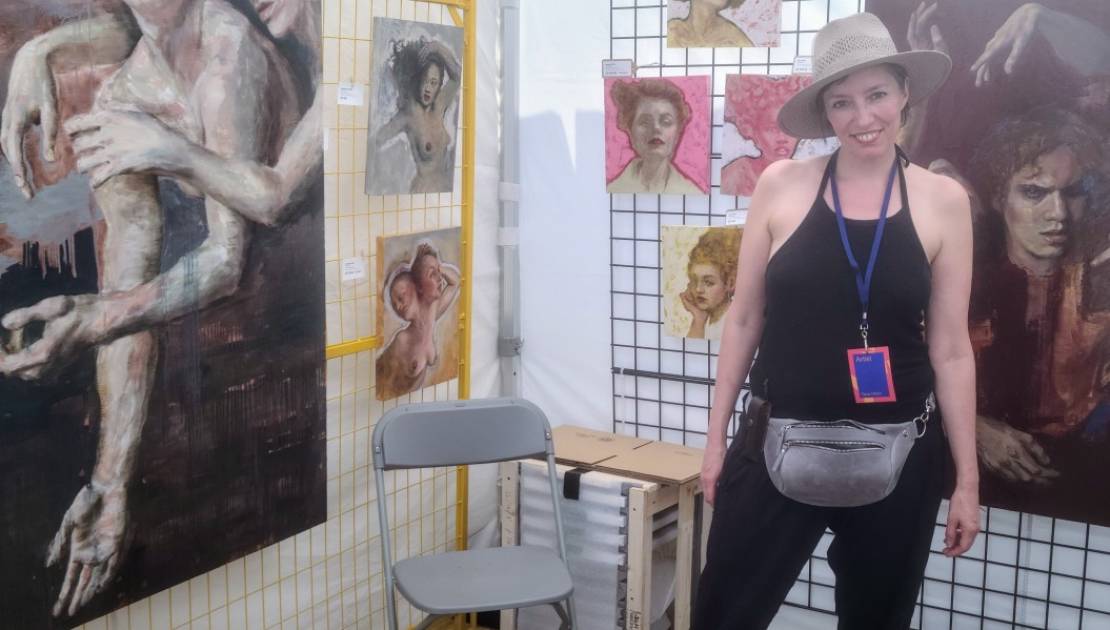 Tania Hillion lors du Toronto Outdoor Art Fair. (Photo de courtoisie)