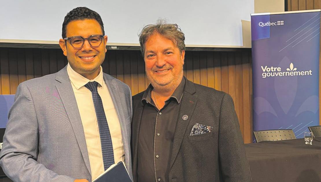 Le député de la Côte-du-Sud, Mathieu Rivest, en compagnie le ministre responsable de la Jeunesse et ministre délégué à l’Économie et aux Petites et Moyennes Entreprises, M. Samuel Poulin. Photo de courtoisie.