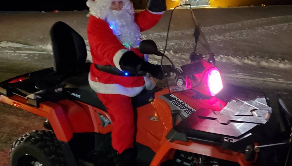 Le Père Noël visite Saint-Pamphile en VTT plutôt qu’en traineau