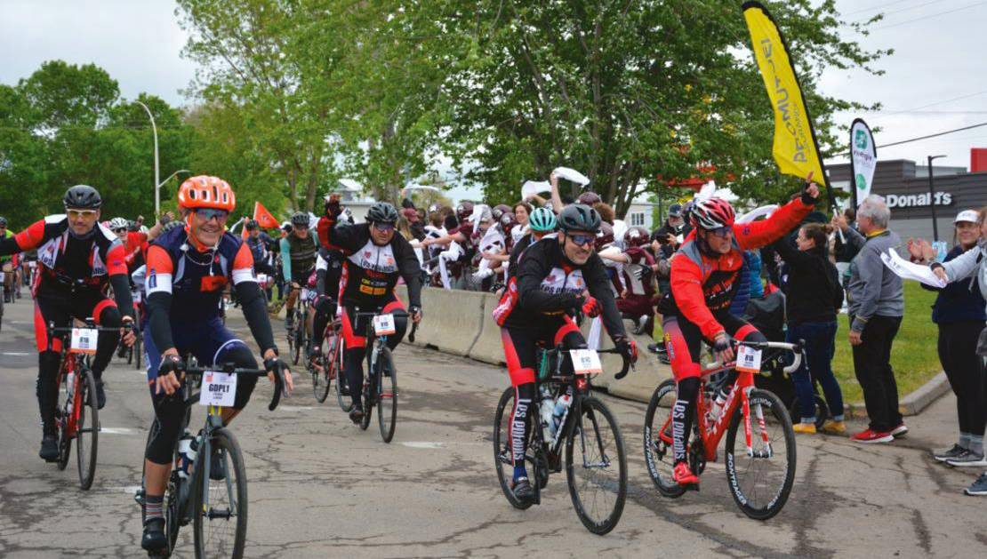 L’équipe des Enfants d’cœur à son arrivée à Montmagny lors du Grand Défi Pierre Lavoie 2023.