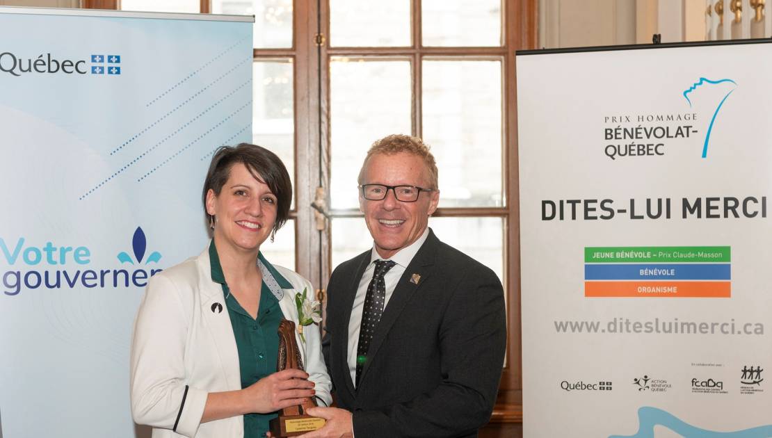 Mme Lysanne Tanguay a reçu le prix Hommage bénévolat-Québec des mains du ministre Jean Boulet (photos: Jean-François Gravel).