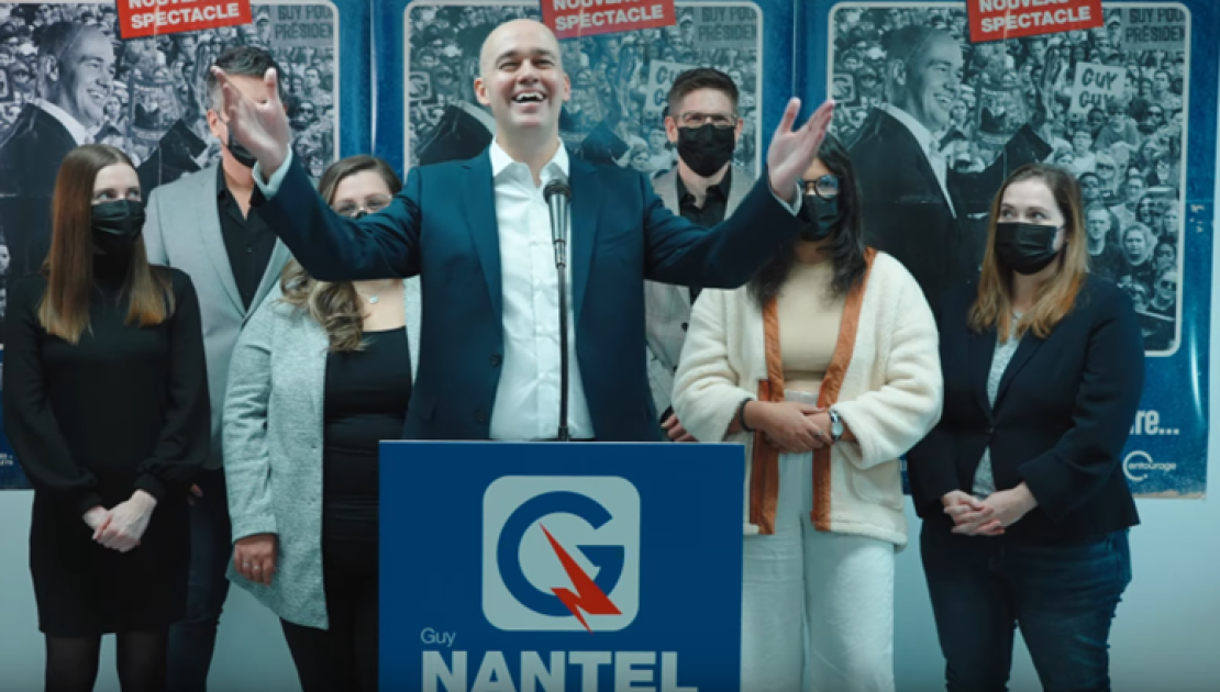 Capture d'écran de la vidéo promotionnelle du spectacle de Guy Nantel.