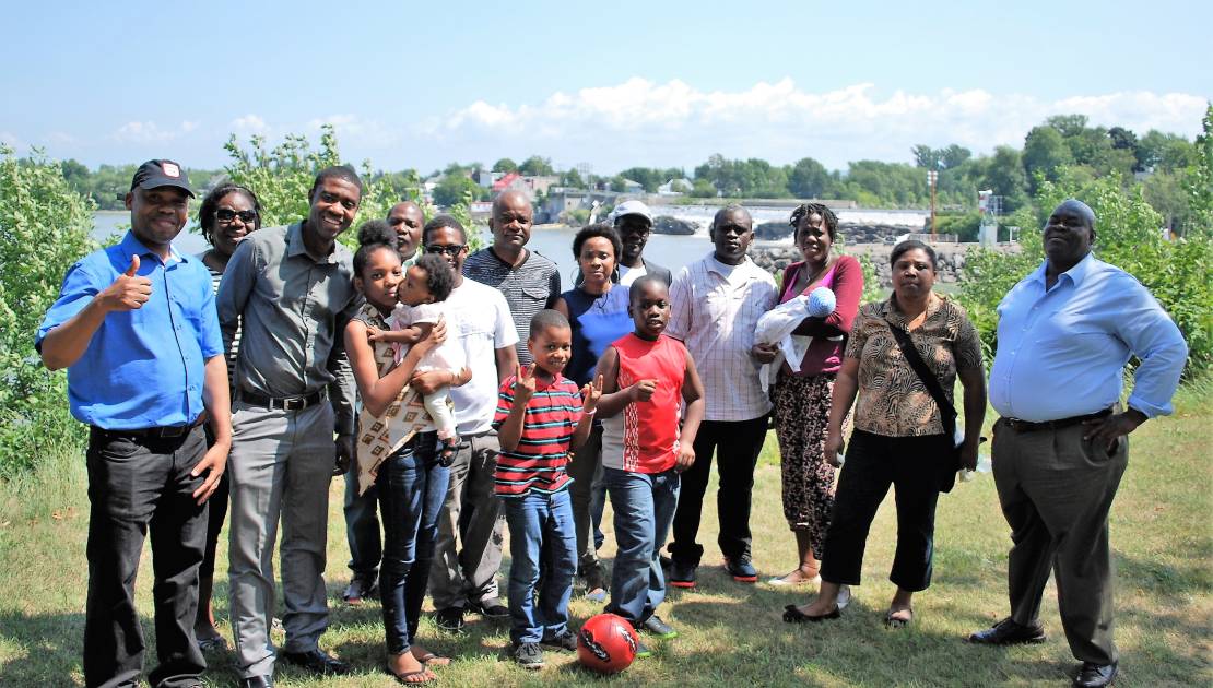 Des Haïtiens à la recherche d’une nouvelle terre d’accueil, à la gare fluviale.