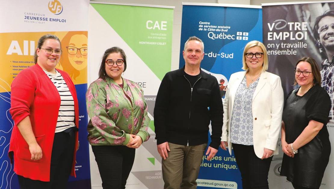 Candide Harvey, Carrefour Région L’Islet, Christine Talbot, CAE Montmagny-L’Islet, Patrick Gagnon, directeur École secondaire Louis-Jacques-Casault, Sonia Proulx, C.A.R.E. Montmagny-L’Islet, et Caroline Gimbert, Carrefour Région Montmagny.