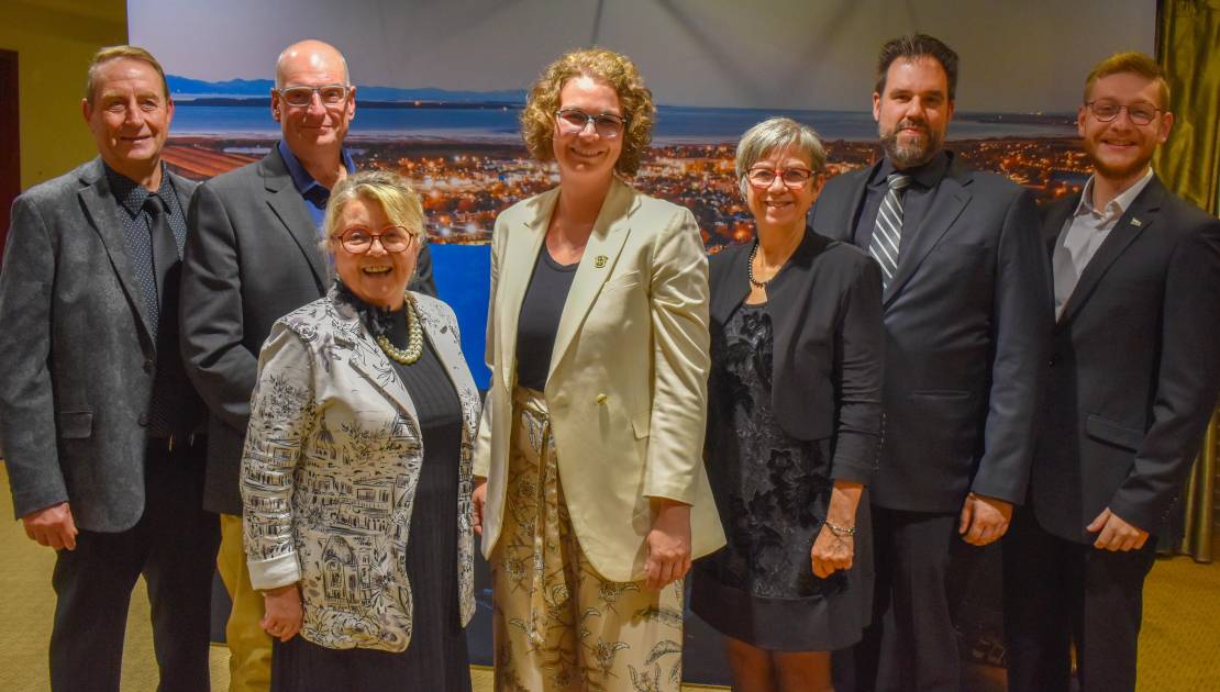 Le nouveau conseil municipal de Montmagny. (Photo: Katy Desjardins)