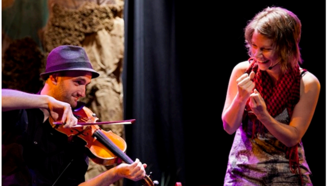 Le violoniste Daniel Fréchette et la conteuse Arleen Thibault. (Photo de courtoisie)