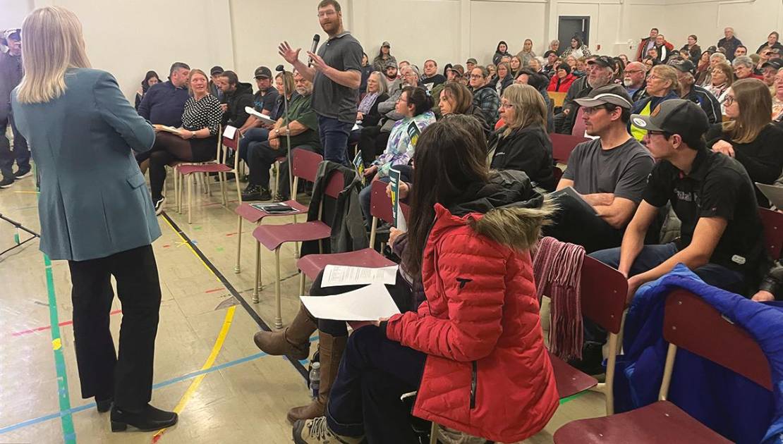 Environ 150 personnes se sont présentées à la consultation publique.