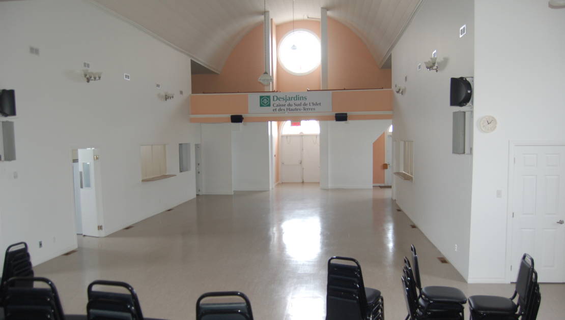 La nouvelle salle communautaire peut accueillir 180 personnes.