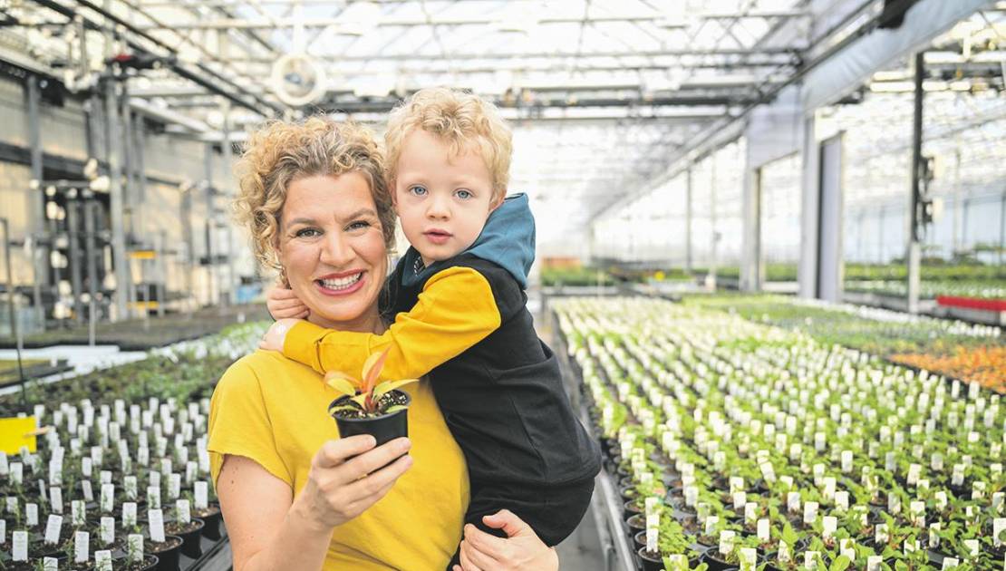 L’horticultrice, autrice et chroniqueuse Mélanie Grégoire. Photo de courtoisie.